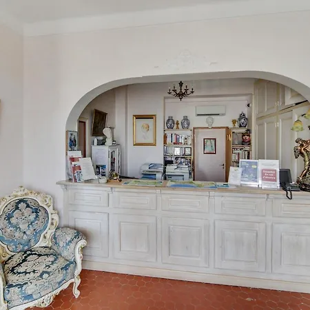 Le Chateau De Lese Hotel 4*