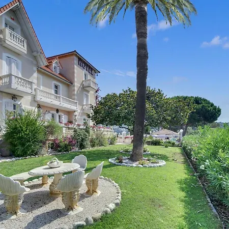 Ξενοδοχείο Le Chateau De Lese 4*